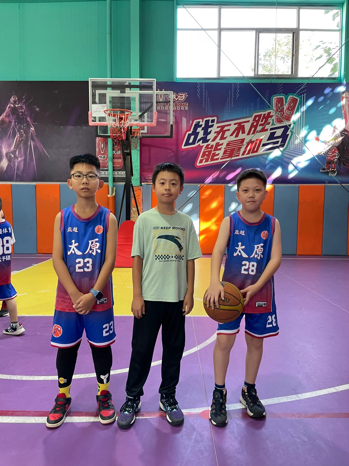 儿童如何在游戏中学习篮球技术_2